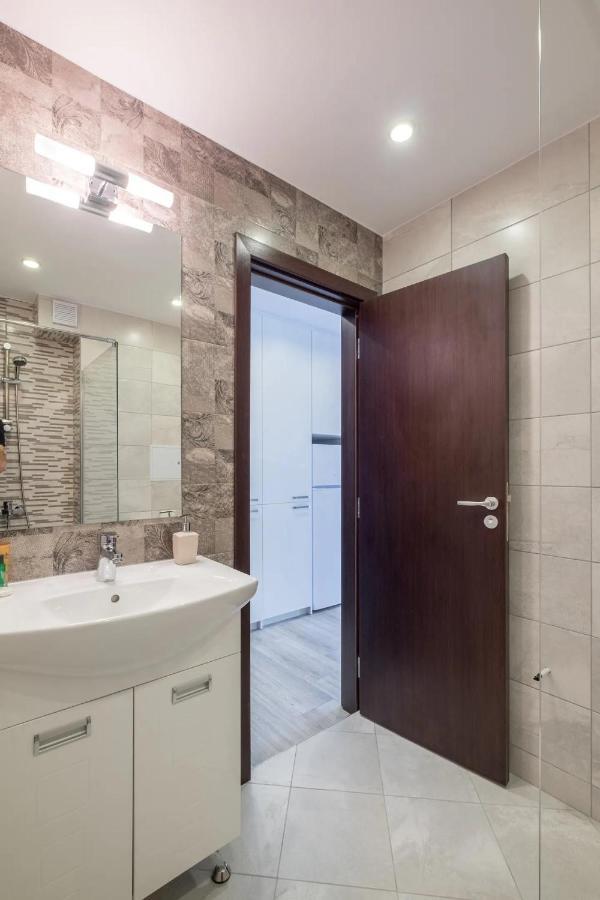 Quiet & Airy Modern Apt. Top Centre Free Parking Sofia Exteriör bild